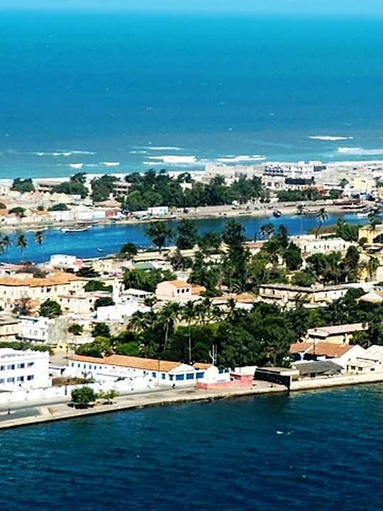 The island, the narrow river arm and the Langue de Barbarie